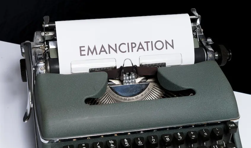 Emancipación en Derecho